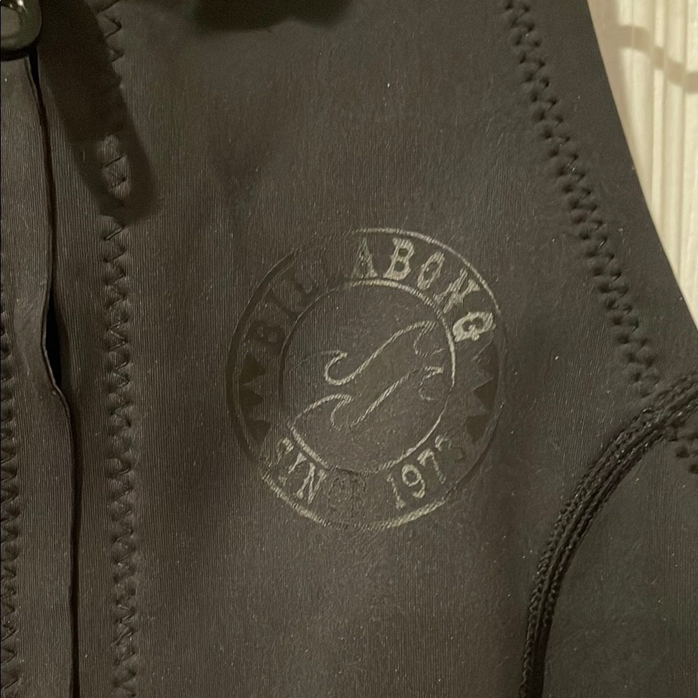 Billabong Floral Black Sleeveless wetsuit - Picture 3 of 7